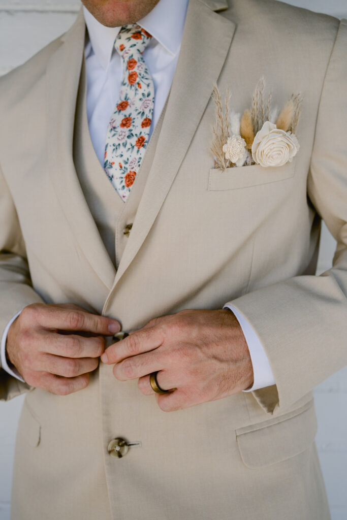 groom's attire